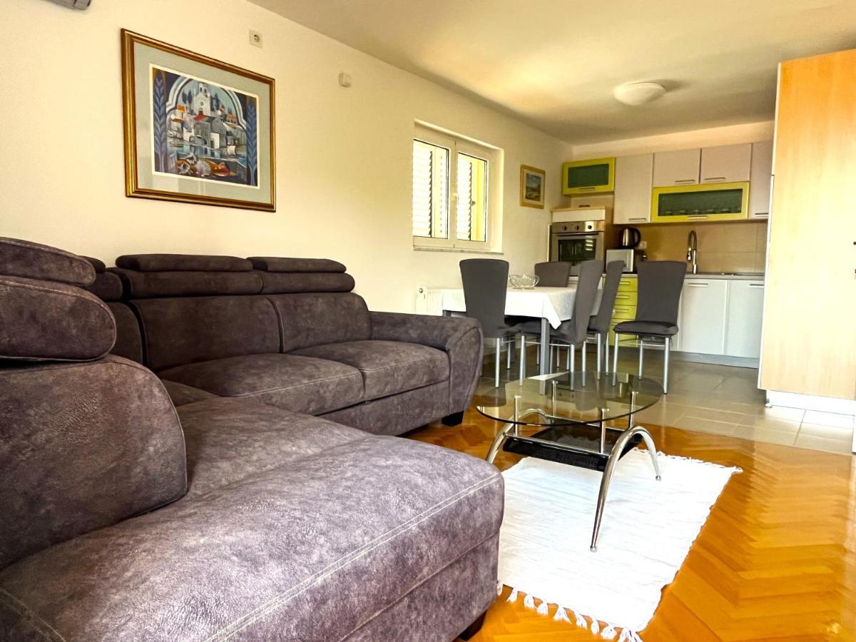 Apartment And Rooms Milak راب المظهر الخارجي الصورة