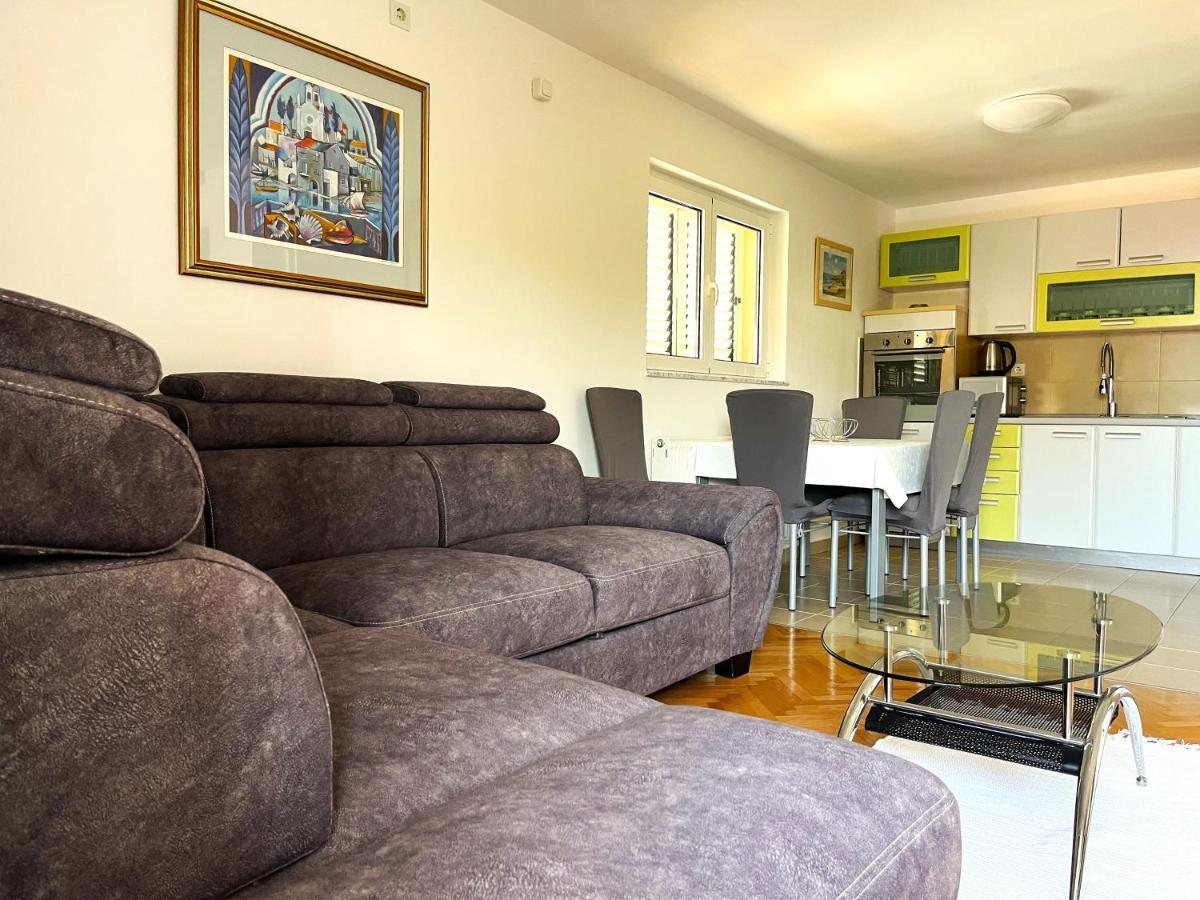 Apartment And Rooms Milak راب المظهر الخارجي الصورة